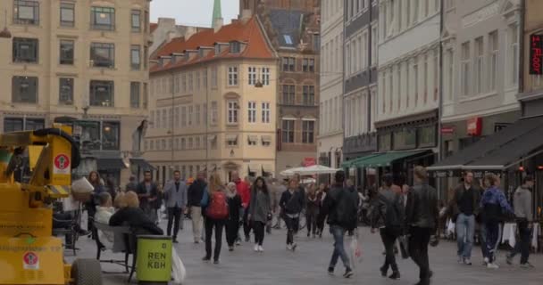 Lidé na ulici Strøget v Kodani, Dánsko — Stock video