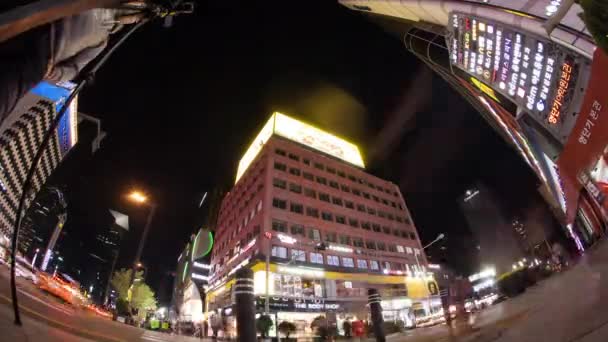 Tráfego noturno nas ruas da grande cidade moderna. Seul, Coreia do Sul — Vídeo de Stock