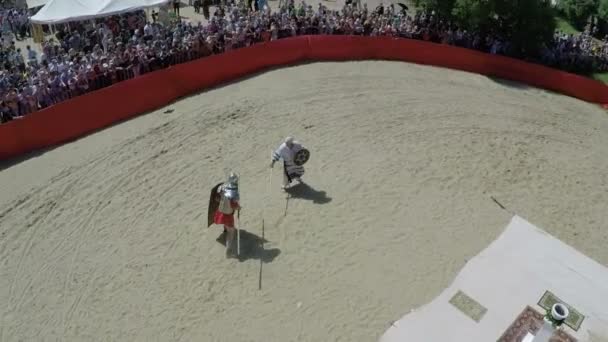 Reenactment a gladiátorok küzdelem — Stock videók