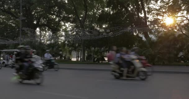 Hanoi, Vietnam'da yoğun yol — Stok video