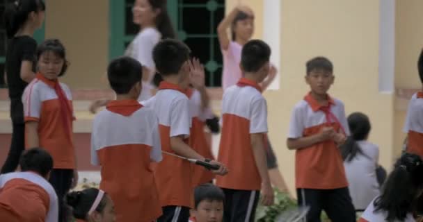 Enfants vietnamiens en éducation physique. Hanoi, Vietnam — Video