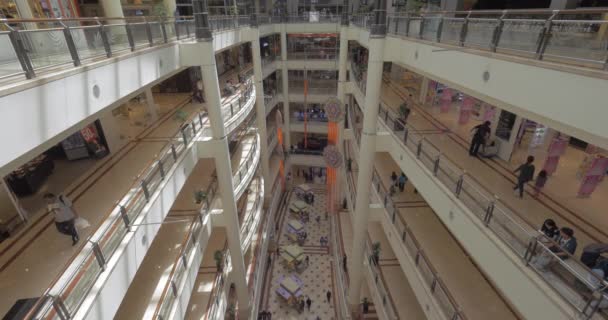 购物中心苏里亚Klcc由双子塔，吉隆坡 — 图库视频影像