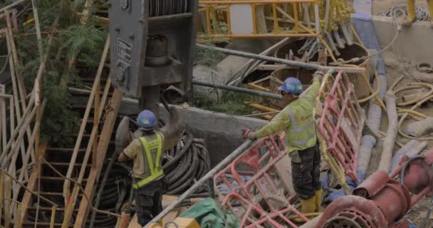 Bauarbeiter bei der Arbeit in Hongkong — Stockvideo