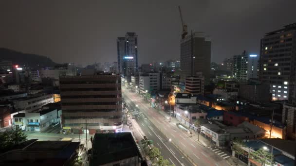 Timelapse de la noche Seúl con coches en la autopista, Corea del Sur — Vídeo de stock