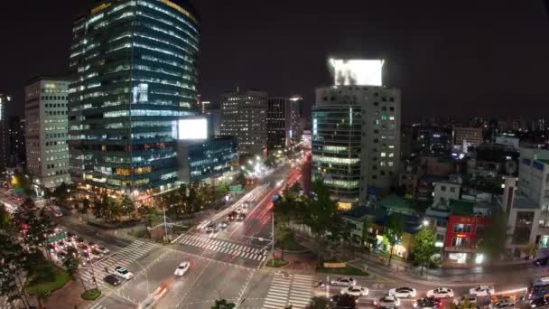 Timelapse της κυκλοφορίας την νύχτα πολυσύχναστους δρόμους Σεούλ, Νότια Κορέα — Αρχείο Βίντεο
