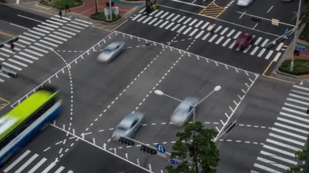 Zeitraffer einer vielbefahrenen Kreuzung in Seoul, Südkorea — Stockvideo