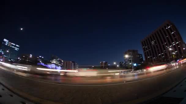 Timelapse del tráfico rodado nocturno en Seúl, Corea del Sur — Vídeos de Stock