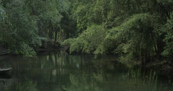 Парк и лодка с пустой лодкой, Вьетнам — стоковое видео
