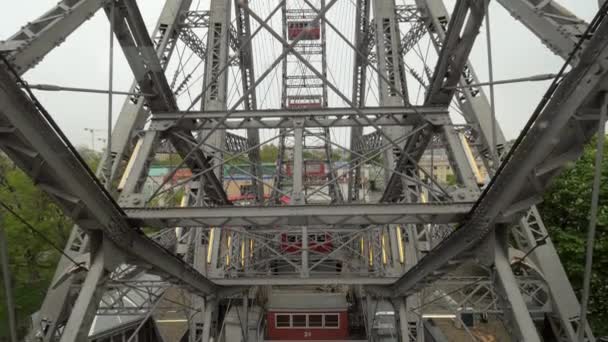 A Vienna, Austria una vista dalle cabine delle finestre della ruota panoramica — Video Stock