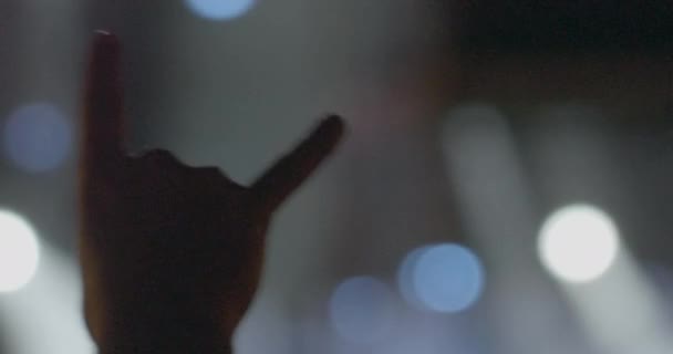Rock konseri boynuz parmaklar — Stok video