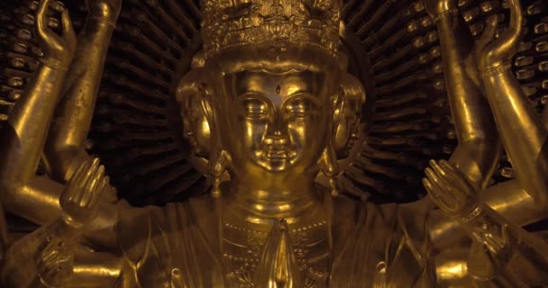 Gesicht der buddhistischen Statue im Bai-Dinh-Tempel, Vietnam — Stockvideo