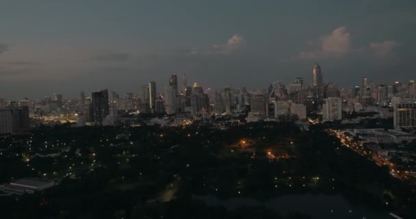 Stadsgezicht van Bangkok in de schemering, Thailand — Stockvideo