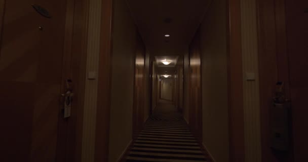 Walking in the hotel hallway — Stock Video