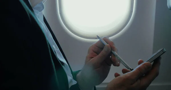 Businessman using smart phone during the flight — Stock Photo, Image