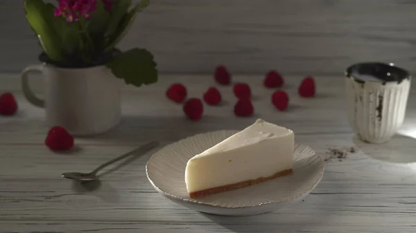 Tarta de queso con salsa de caramelo — Foto de Stock