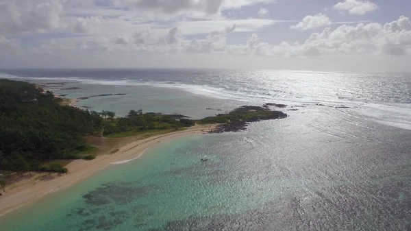 Mauritius kust en Indische Oceaan, vanuit de lucht bekeken — Stockfoto