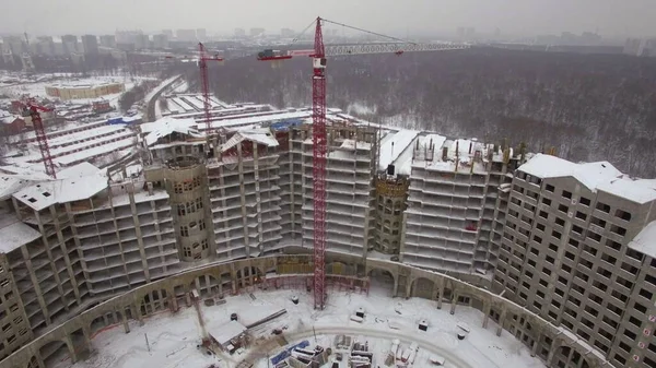 Vzdušný výhled na obrovskou zónu výstavby zimní budovy — Stock fotografie