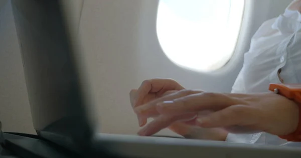 Female Hands Typing in Laptop — Stock Photo, Image