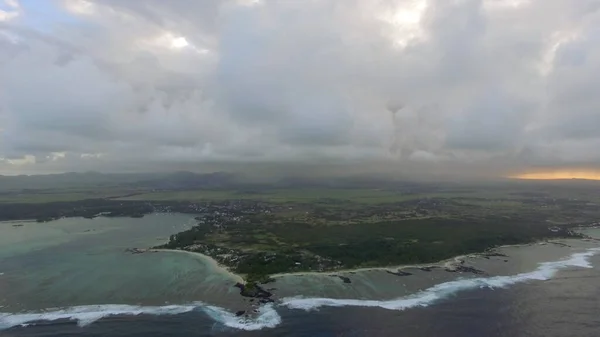 Volare su Mauritius con le sue lagune blu — Foto Stock