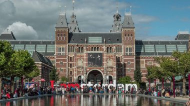 Rijksmuseum, Amsterdam yakınlarındaki insanların zamanlaması