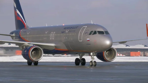 Χειμερινή άποψη των ταξιδιωτών αεροσκαφών A320 της Aeroflot στο αεροδρόμιο Sheremetyevo, Μόσχα — Φωτογραφία Αρχείου