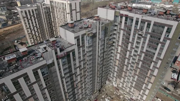 Una vista aérea de un área de construcción de un edificio residencial —  Fotos de Stock