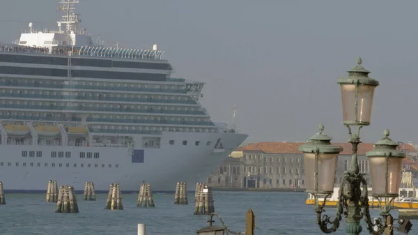 Venedik, İtalya'da yelken gemisi cruise — Stok fotoğraf