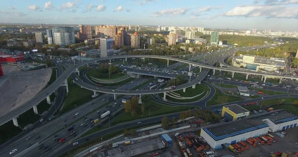 Volando sobre un distrito industrial de la ciudad —  Fotos de Stock