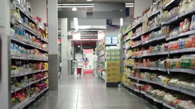 Süpermarket bölümünde ürünleri ile