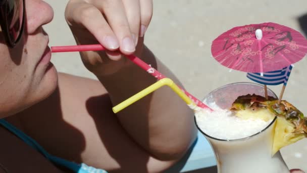 Woman with cocktail on beach — Stock Video