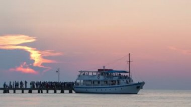 Turistik gemi yatılı ve iterek