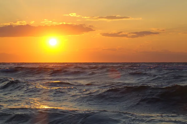 Hermoso paisaje marino con puesta de sol —  Fotos de Stock