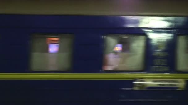 Passagem de comboio de passageiros — Vídeo de Stock
