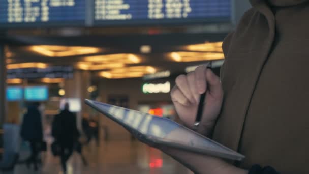 Restez toujours en contact avec le pavé tactile — Video