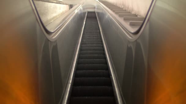 Escalator vide remontant — Video