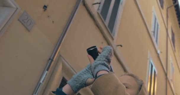 レトロなカメラでヨーロッパの建築のビデオを作る — ストック動画