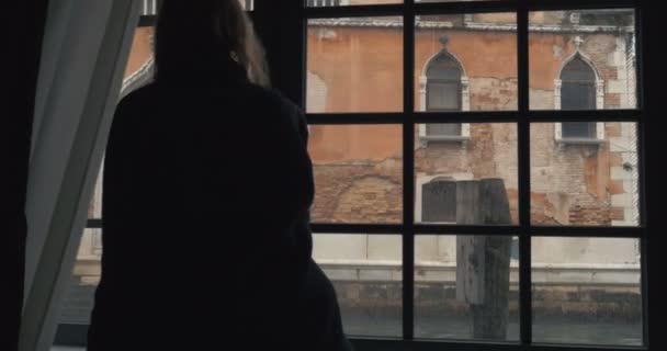 Woman opening window and enjoying Venice scenes — Stockvideo