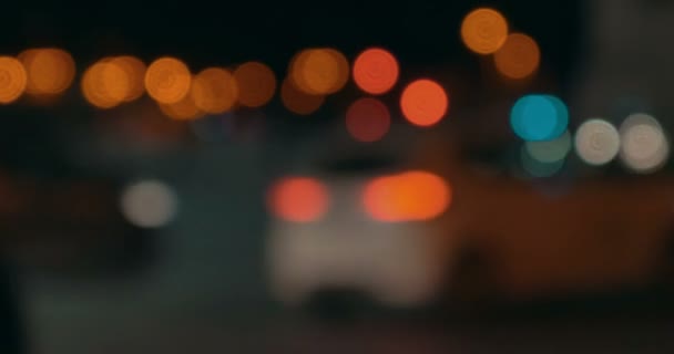 Defocus of city traffic at night — Stock Video