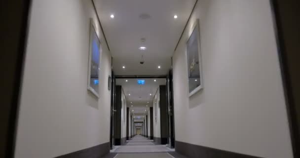 Timelapse of moving forward in empty light hotel corridor — Stock Footage Timelapse of moving forward in empty light hotel corridor Stock Footage