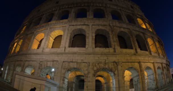 Coliseu iluminado em Roma à noite — Vídeo de Stock