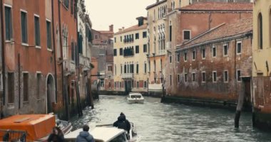 İtalya, Venedik 'teki Su Kanallarında Trafik Taşımacılık