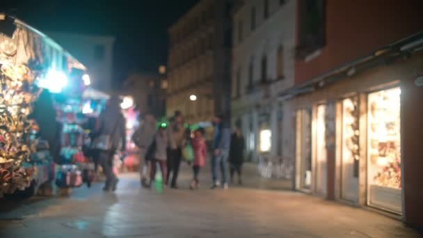 Pessoas na rua da noite Veneza — Vídeo de Stock