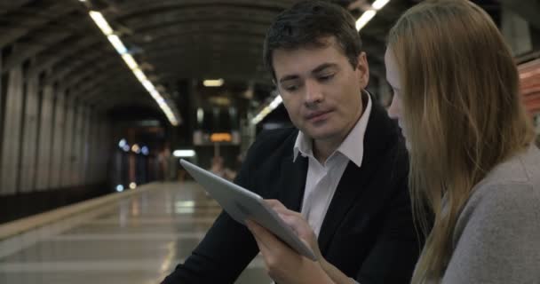 Haciendo Negocios en Todas Partes con Tablet PC — Vídeo de stock