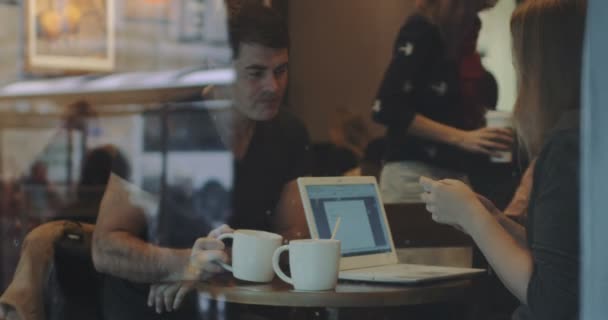 Reunión de amigos en Café — Vídeos de Stock