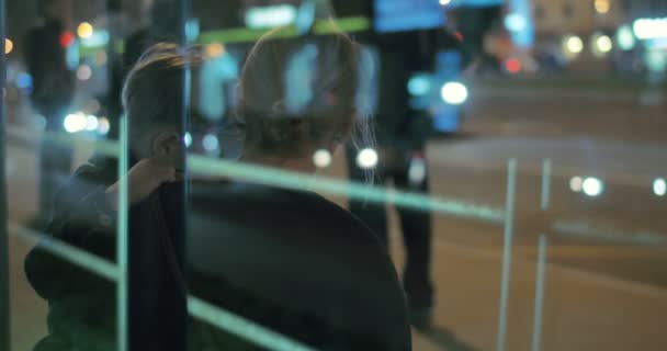 Mother and son waiting at the city bus stop — Stock Video