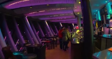 Restoran üst 180 ve konuklarına döner