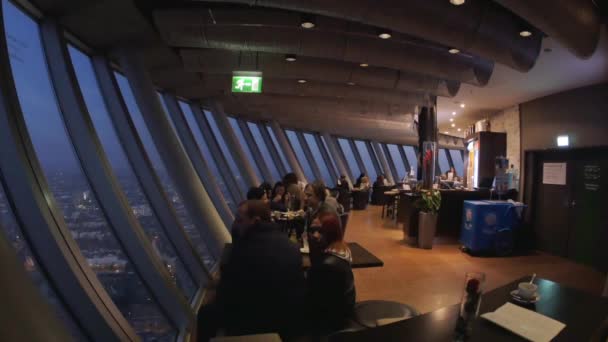 Människor i café Top 180, The Rheinturm — Stockvideo