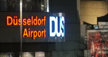 Dusseldorf Havaalanı tabela