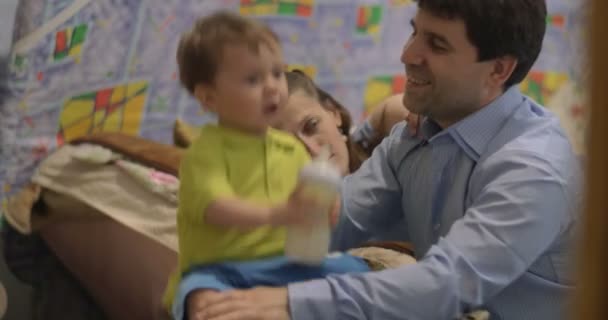 Juntos, eles sempre se divertem — Vídeo de Stock