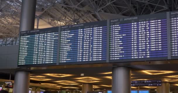 Horario de vuelo digital en el aeropuerto — Vídeo de stock